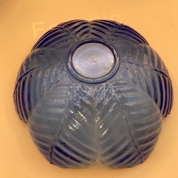 Vintage Clear Cobalt Blue Cabbage Leaf Serving Bowls 7.5" Pressed Glass set of 3 - Picture 4 of 4